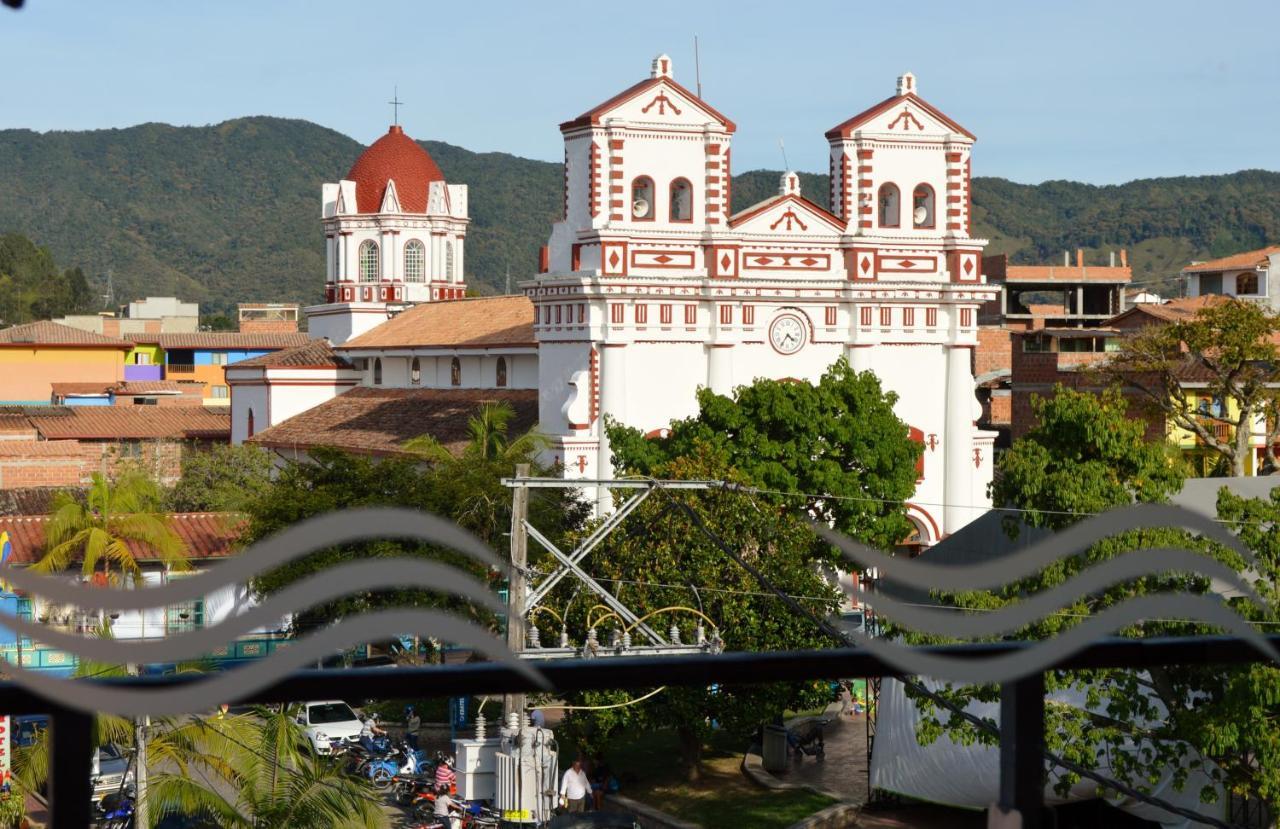 Hotel Guatatur Guatapé Esterno foto