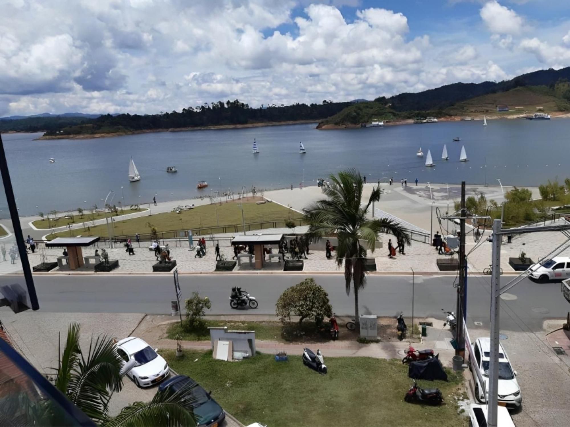 Hotel Guatatur Guatapé Esterno foto