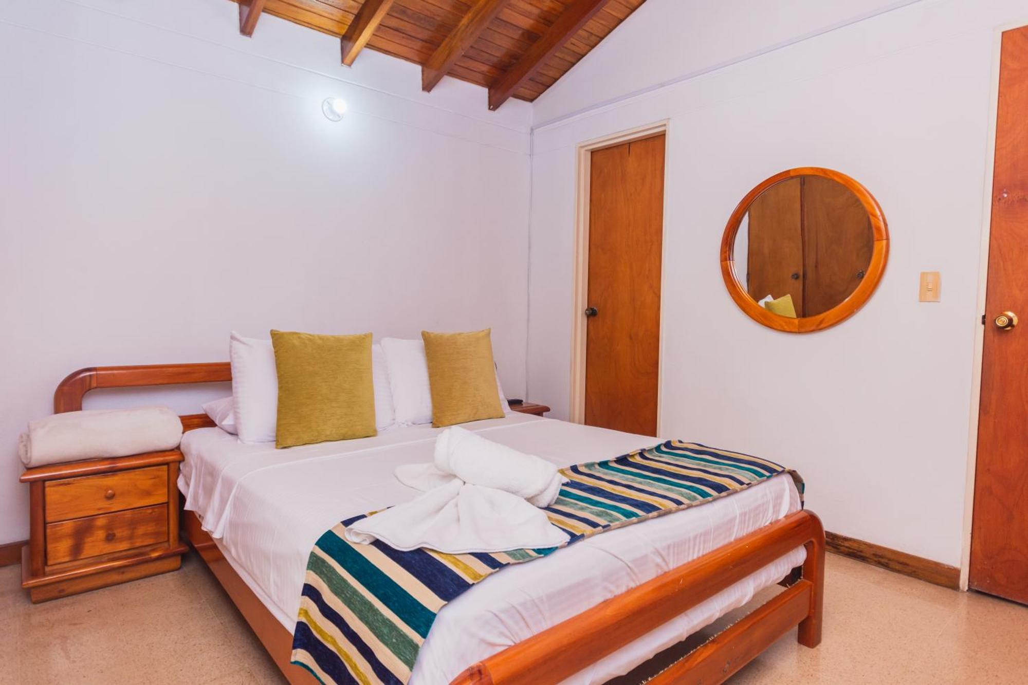 Hotel Guatatur Guatapé Esterno foto