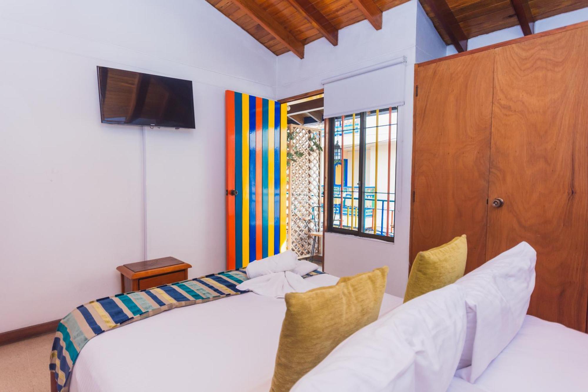 Hotel Guatatur Guatapé Esterno foto