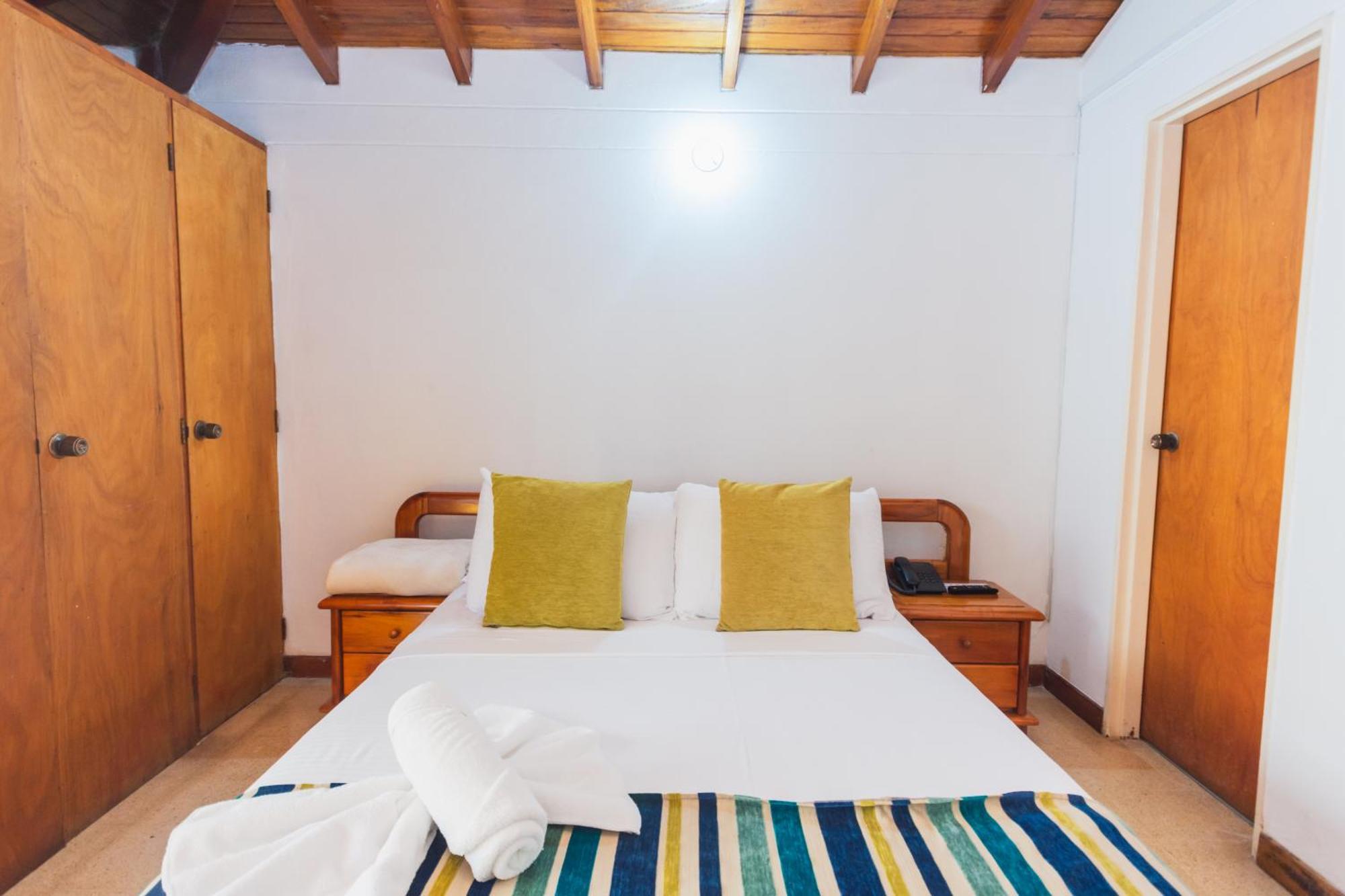 Hotel Guatatur Guatapé Esterno foto
