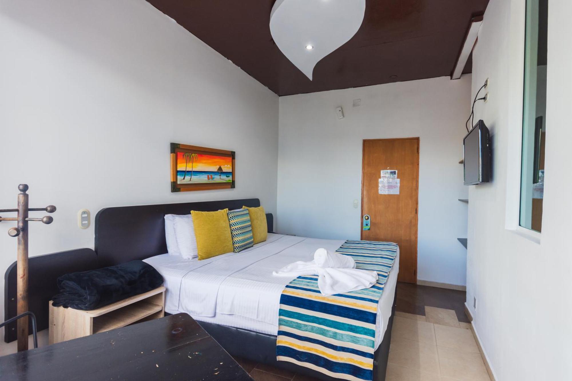 Hotel Guatatur Guatapé Esterno foto