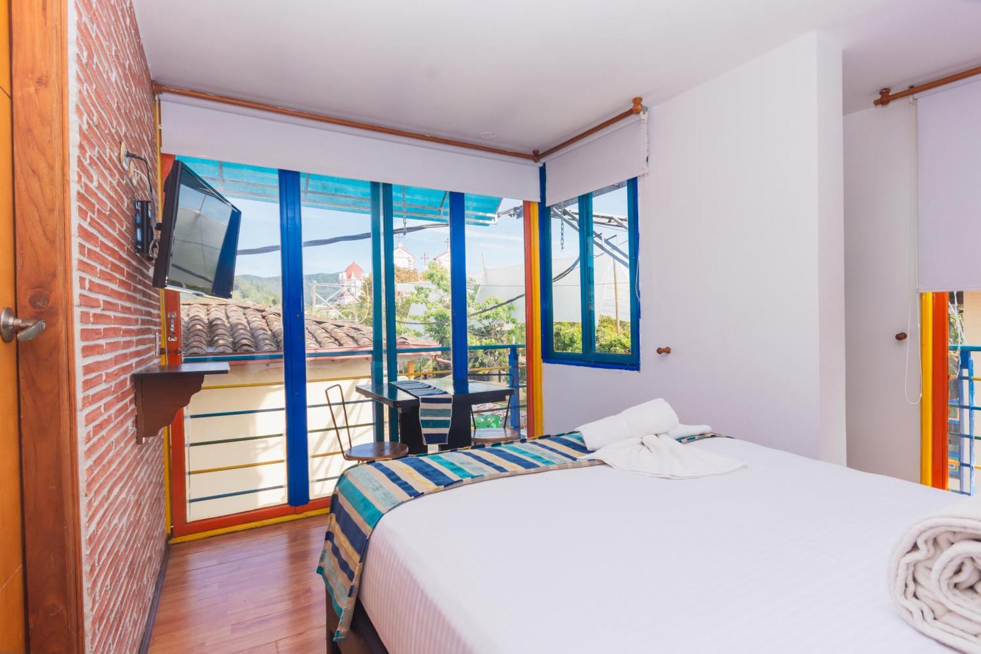 Hotel Guatatur Guatapé Esterno foto